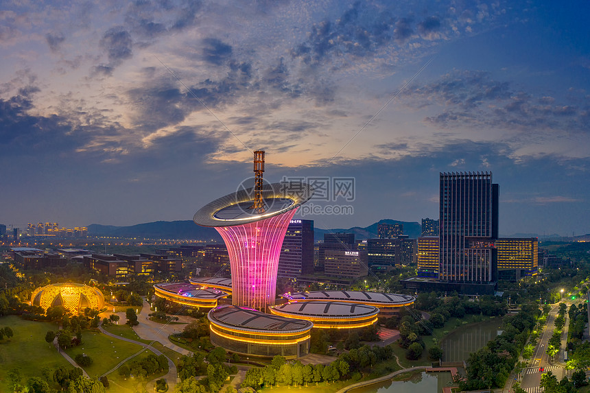 ‘~中国光谷建筑群晚霞夜景风光  ~’ 的图片