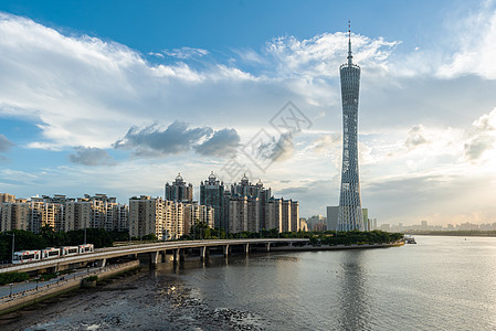 广州桥蓝天白云下的广州背景