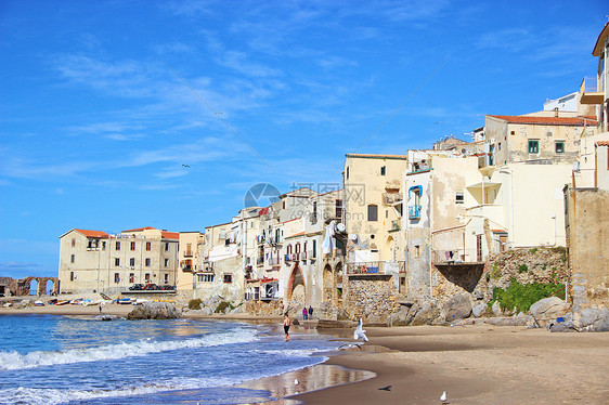 意大利西西里岛切法卢小镇图片