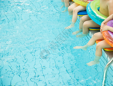 夏日玩耍儿童游泳班上课背景