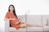 孕妇躺沙发上休息图片