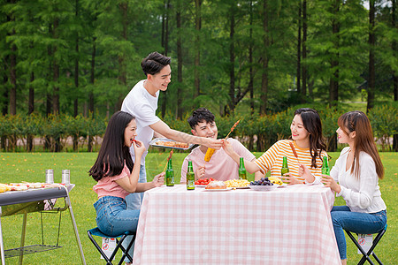 闺蜜海报青年朋友聚会野餐烧烤背景