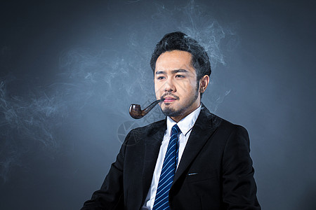 男士抽烟斗图片素材
