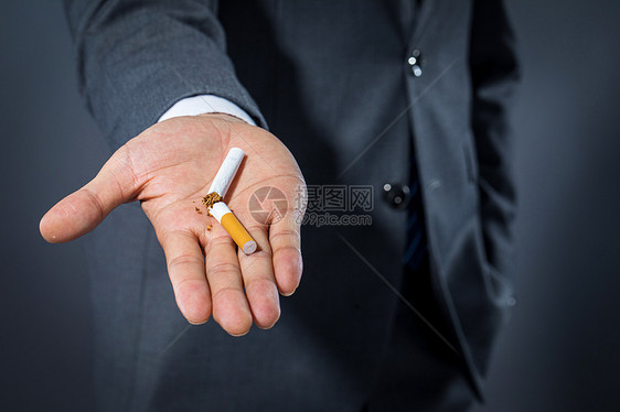 男性禁烟图片
