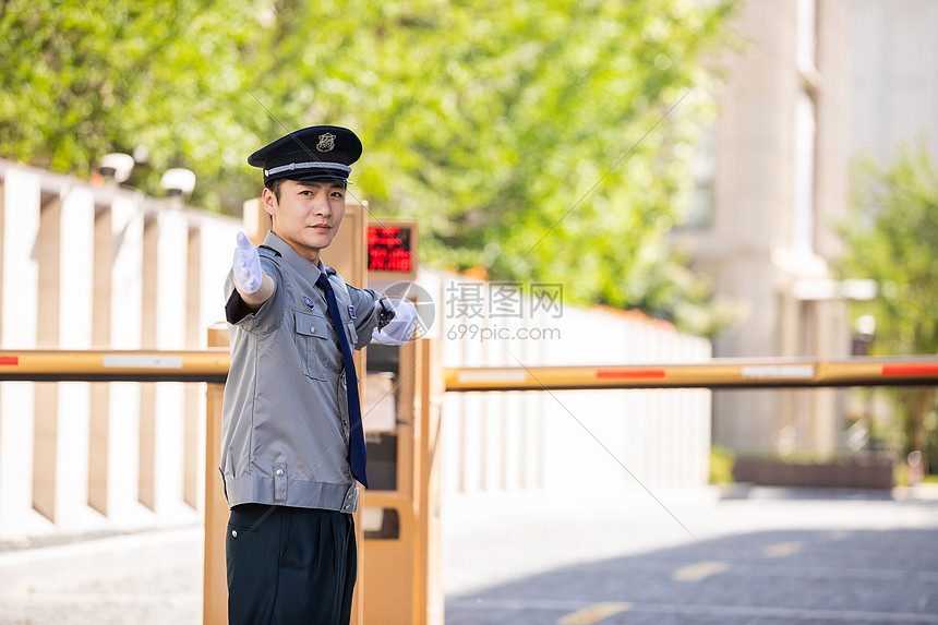 保安指挥交通图片