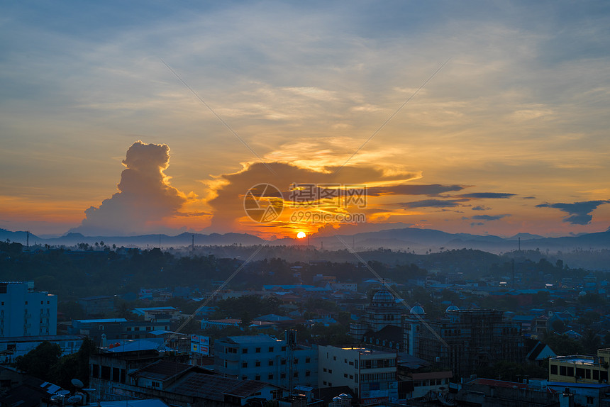 印尼美娜多海滨夕阳风光图片