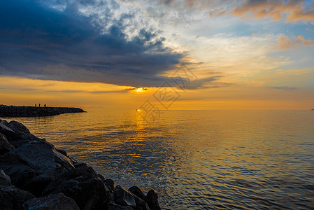 印尼巴厘岛海边夕阳风光高清图片