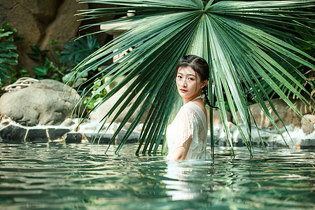 玫瑰温泉池图片