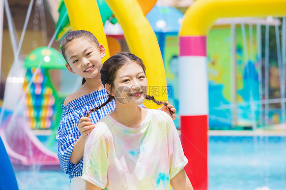 水上乐园母女游玩图片