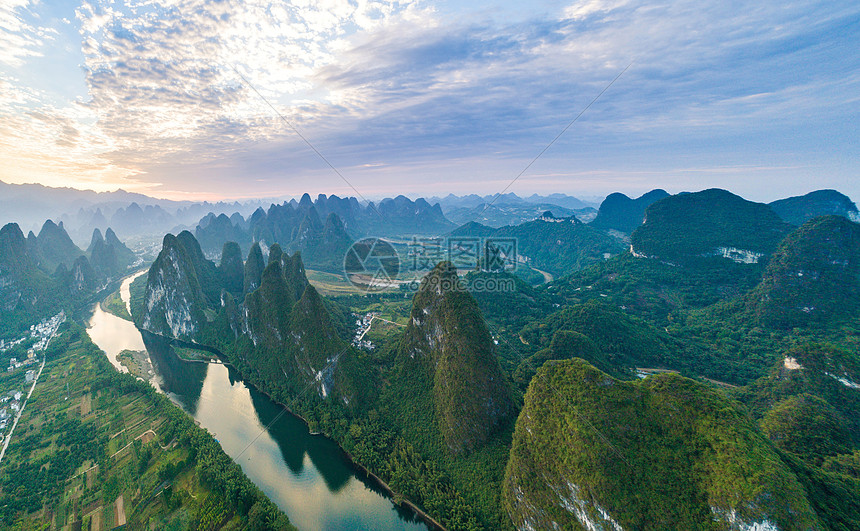 广西省阳朔县九马画山景区航拍风光图片