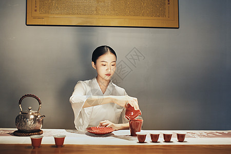 女性泡茶师图片