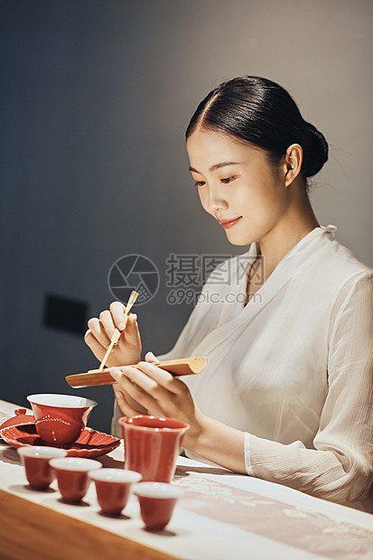 女性泡茶师图片