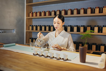 女茶艺师洗茶背景图片