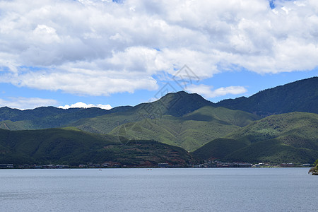 泸沽湖下小村庄图片