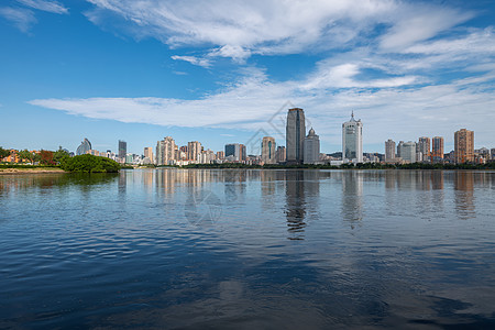 碧水蓝天背景图片