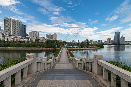 碧水蓝天背景图片