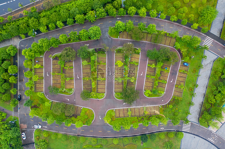 楼盘小区的汽车道路图片