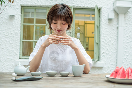 短发美女人像图片