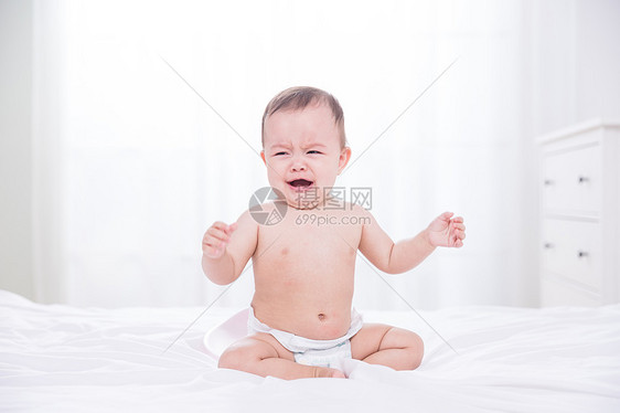 外国婴儿哭泣图片
