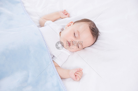外国婴儿睡觉图片