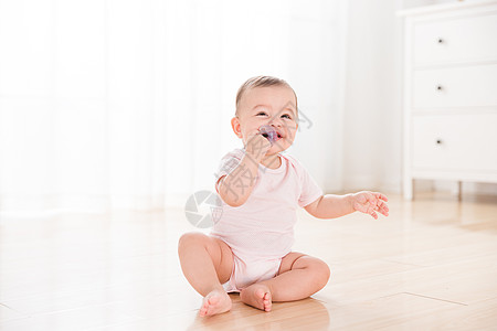 宝宝吃米饭外国婴儿吃奶嘴背景