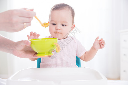 母婴喂辅食图片