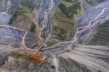 新疆峡谷雅丹航拍风光图片