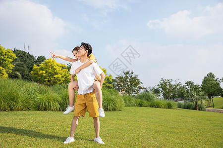 男生背女生图片