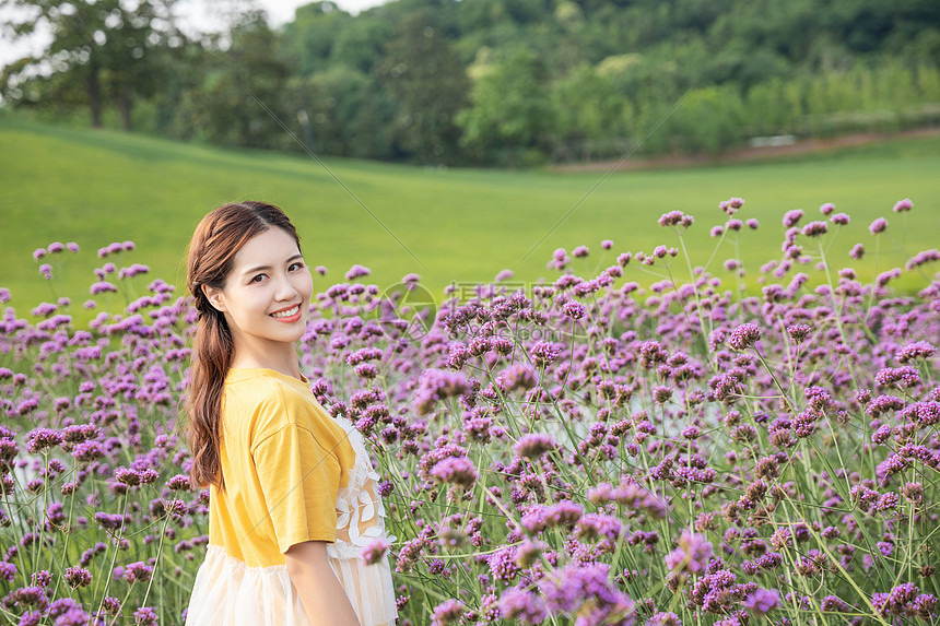 花海美女图片