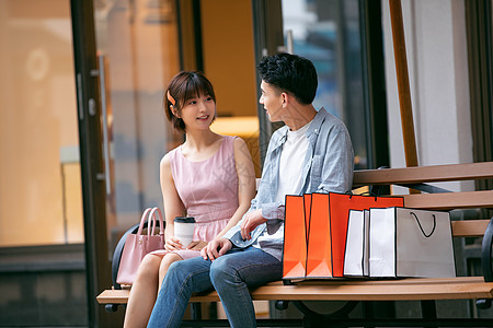 情侣约会逛街购物图片素材