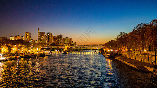 标准性建筑法国巴黎塞纳河夜景背景