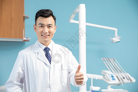 牙科诊所男医生图片