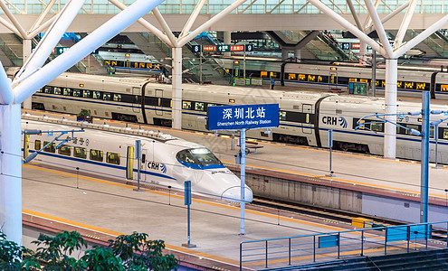 深圳北站高铁站台夜景背景图片