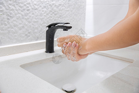男性卫生间洗手高清图片