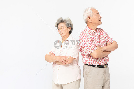 老年夫妻吵架 图片