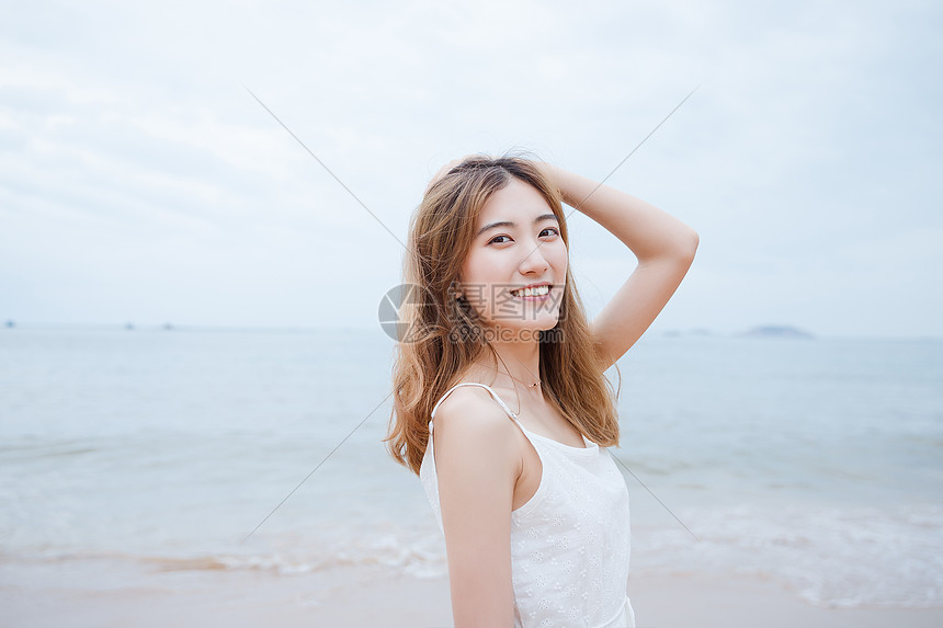 夏日海边清新美女图片