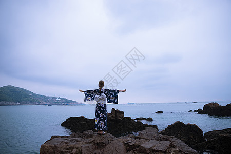 海边和服美女背影图片