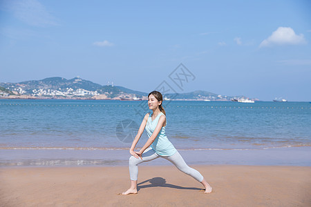 海边夏日美女运动图片