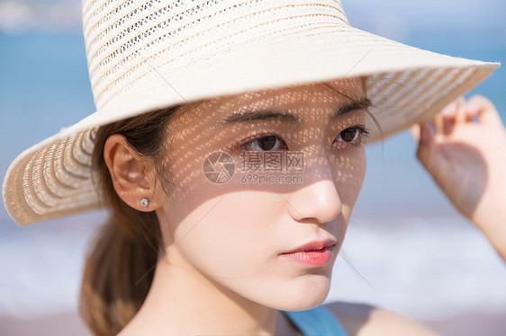 夏日海边阳光美女图片