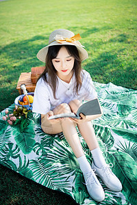 野餐垫上阅读图片