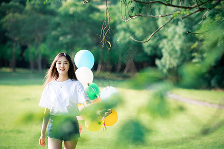 拿气球的女孩图片