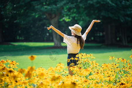 花海中的女孩图片