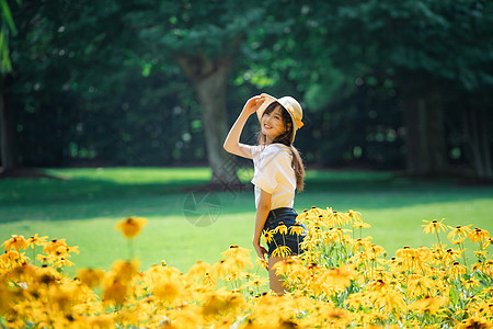 花海中的女孩图片