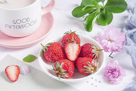 草莓和奶油新鲜草莓背景