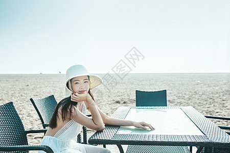 坐沙滩椅美女人像图片