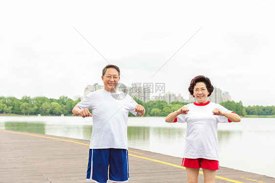 老年人运动锻炼 图片