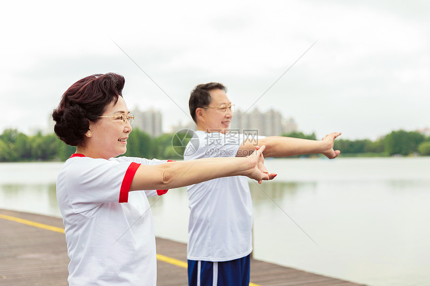 老年人运动锻炼 图片