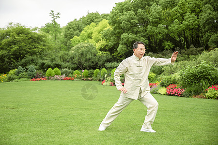 老年人太极锻炼图片