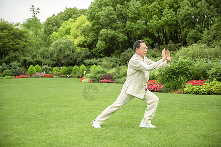 老年人太极锻炼背景图片