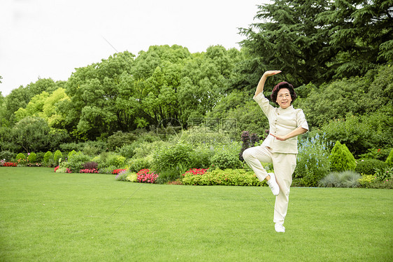 老年人太极锻炼图片